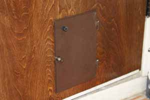 dogdoorinsideclosed